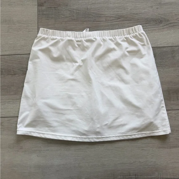 Nike White Women's Tennis Skirt with shorts - Picture 6 of 6